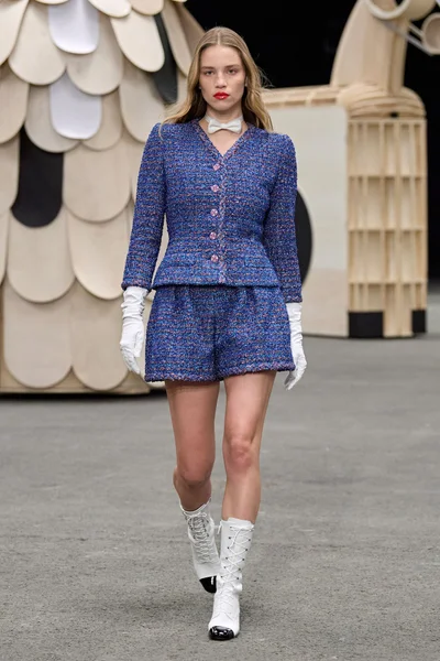 Look 8
